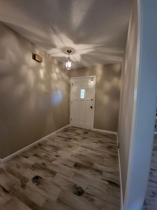 Foto del edificio - 119 Wedgewood Ln