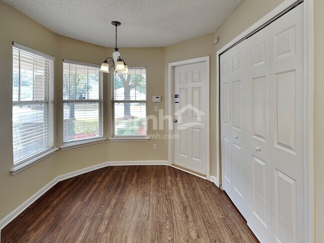 Foto del edificio - 3623 Silver Bluff Blvd