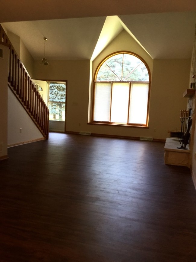 Building Photo - Three Bedroom Three Bath Single Family Home