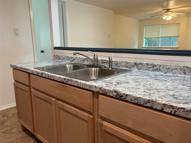 Building Photo - 6800 Trendal Ln