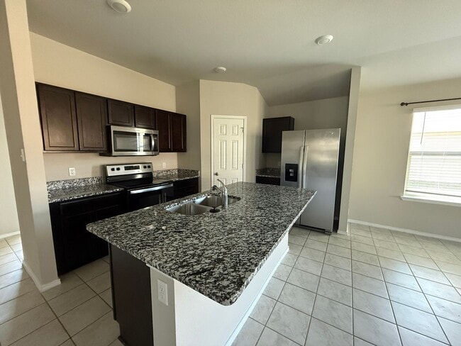 Foto del edificio - 5701 Madelyn Dr