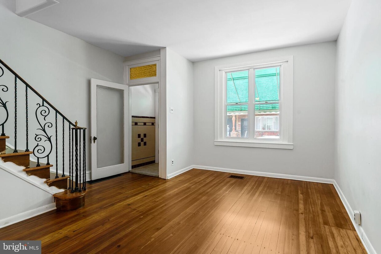Primary Photo - 2121 S 19th St