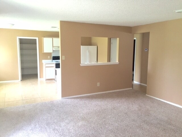 Building Photo - 171 Clover Creek