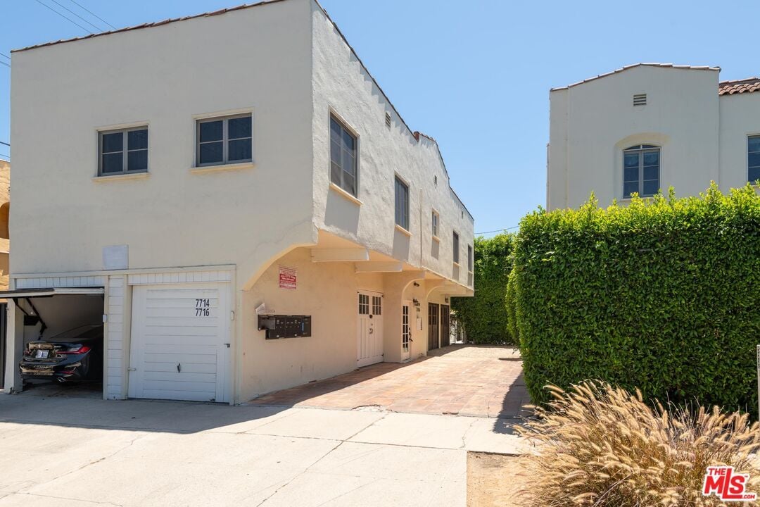 Foto del edificio - 7714 Rosewood Ave