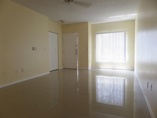 Building Photo - 10294 Fox Trail Rd S