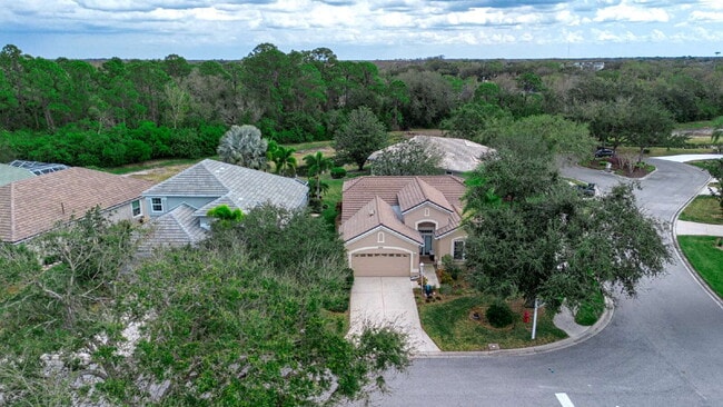 Foto del edificio - 8419 Whispering Woods Ct