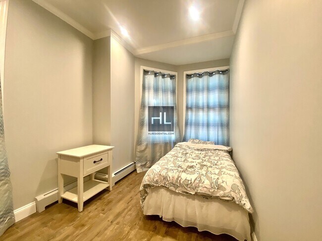 Building Photo - 51 AVENUE