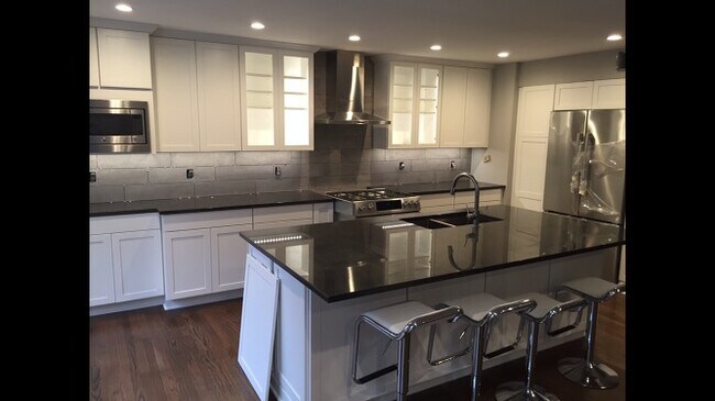 Building Photo - 2104 Sabrina Dr