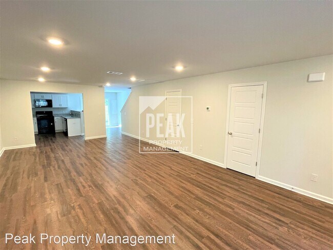 Building Photo - 3 br, 2.5 bath House - 111 Blandford Villa...
