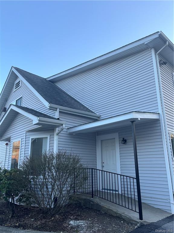 2064 E Main St Unit 1C, Cortlandt, NY 10567 Room for Rent in