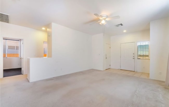 Foto del edificio - 8926 W Rochelle Ave