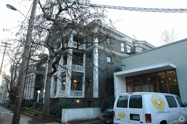 Building Photo - Historic Portland Apartments