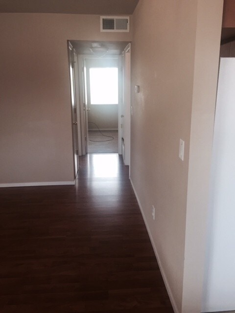 Foto del edificio - 1215 E 5th St