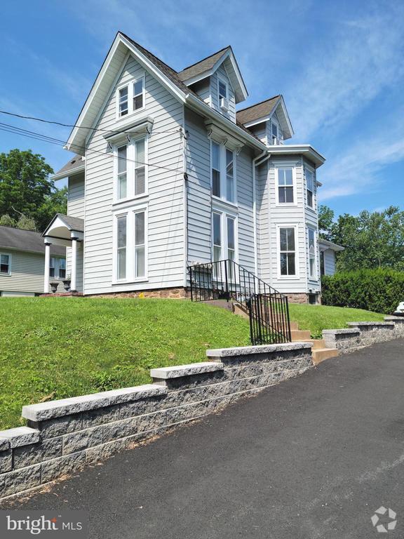 Building Photo - 20 W College Ave