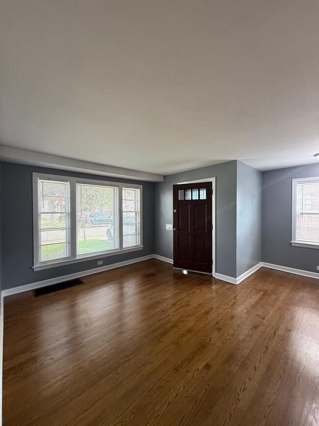 Building Photo - 7529 W Rosedale Ave