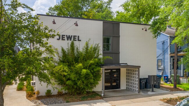 Building Photo - The Jewel