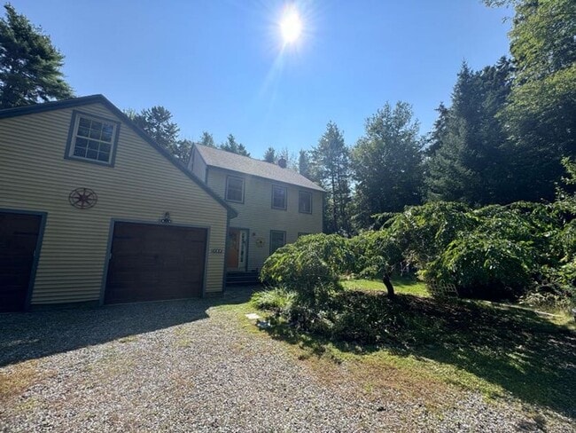 Building Photo - Beautiful 3 Bedroom Brunswick House