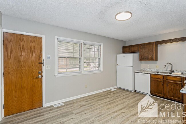 Foto del edificio - Spacious 2 Bedroom Duplex!