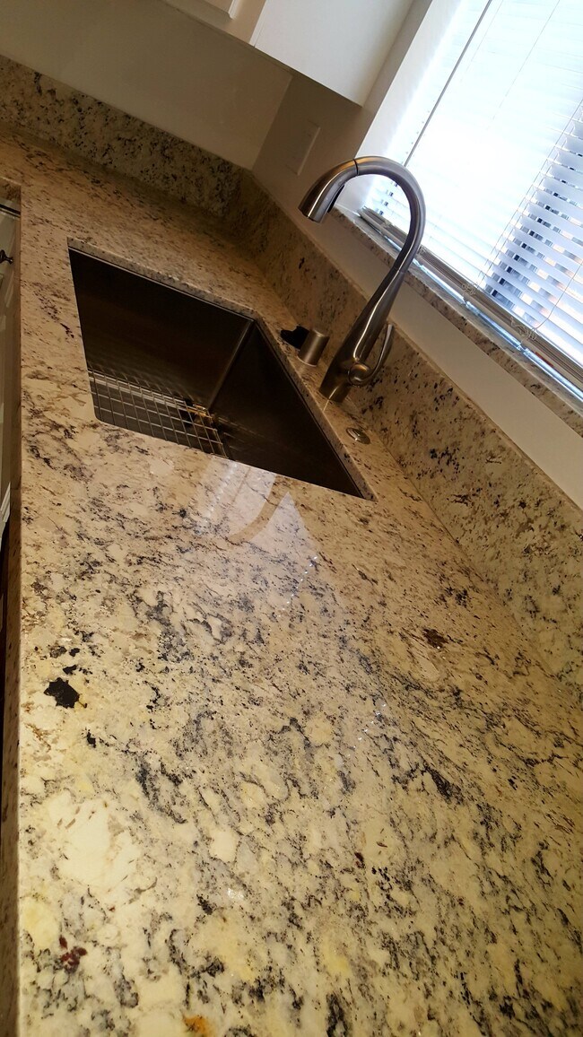 8922 1/2 Rangely Ave, West Hollywood, CA 90048 Apartments in West