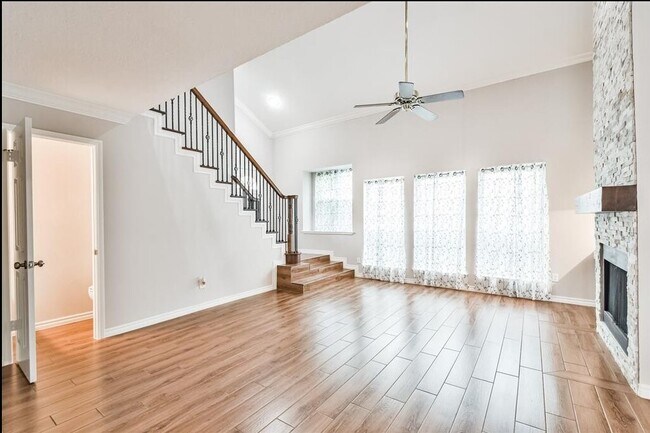 Foto del edificio - 10327 Brickyard Ct