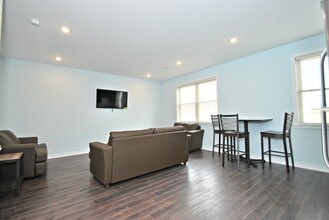 Building Photo - 1532-36 Ingersoll St