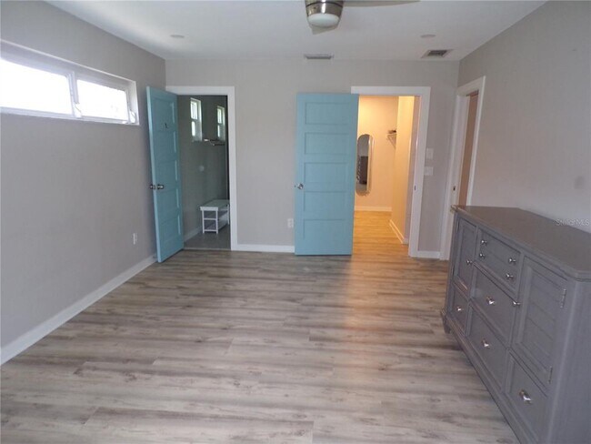Building Photo - 2310 Palm Tree Dr