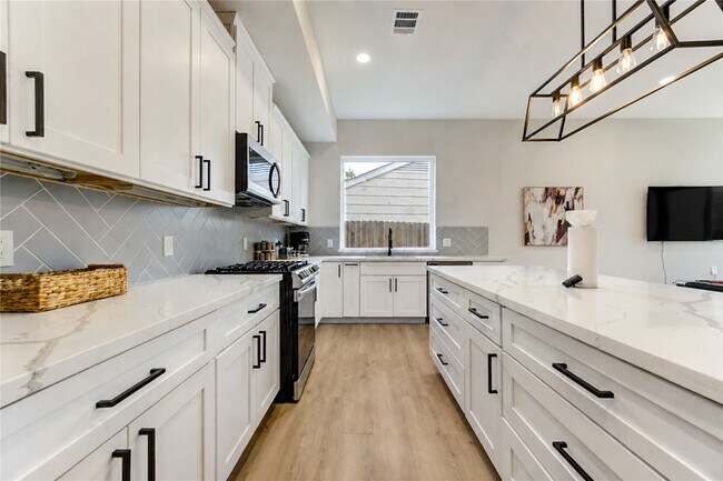 Foto del edificio - 6835 Weston St