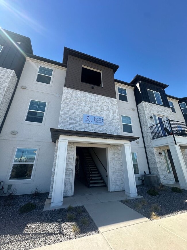 Foto del edificio - 12727 Skyline Lp Ln