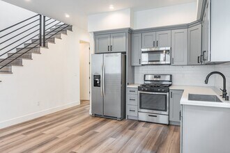 Building Photo - 525 Normandie Ave