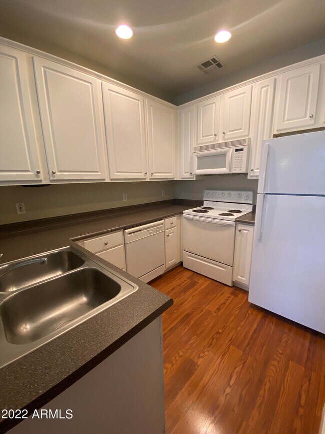 Foto del edificio - 4465 E Paradise Village Pkwy N