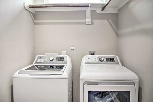 Foto del edificio - 6403 Bowling Green St