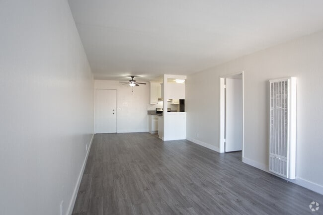 1 habitación, 1 baño, 750 pies cuadrados - Riata at Canoga