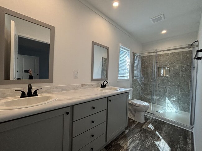 Foto del edificio - 5647 Blue Harbor Dr