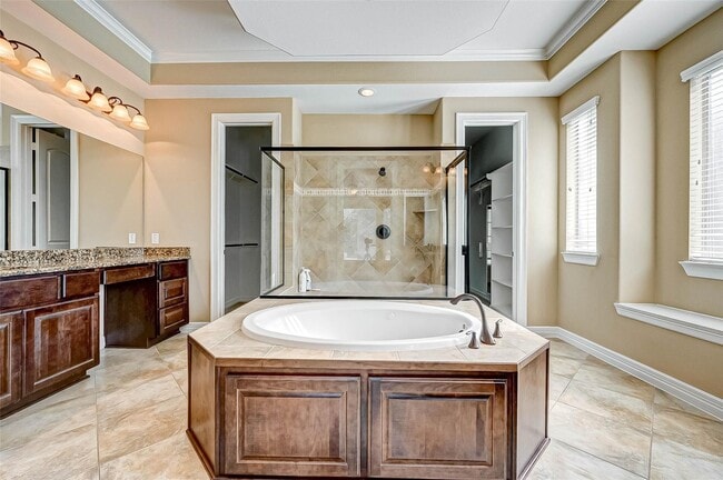 Building Photo - 2914 Cotswold Lane