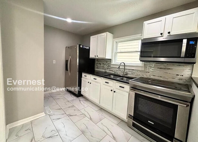 Foto del edificio - 2243 Spruce Ave