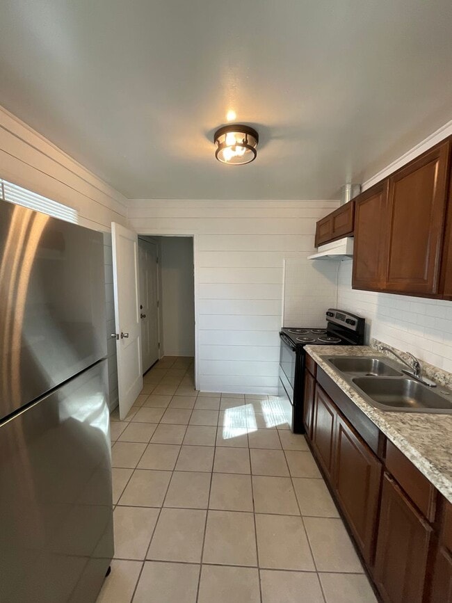 Building Photo - ****Rent Special***** 50% off the first re...