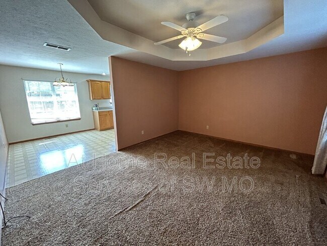 Building Photo - 110 W Hunter Dr