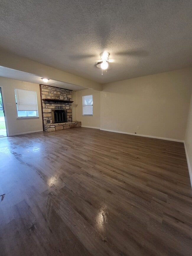 Building Photo - 1608 Linda Ln