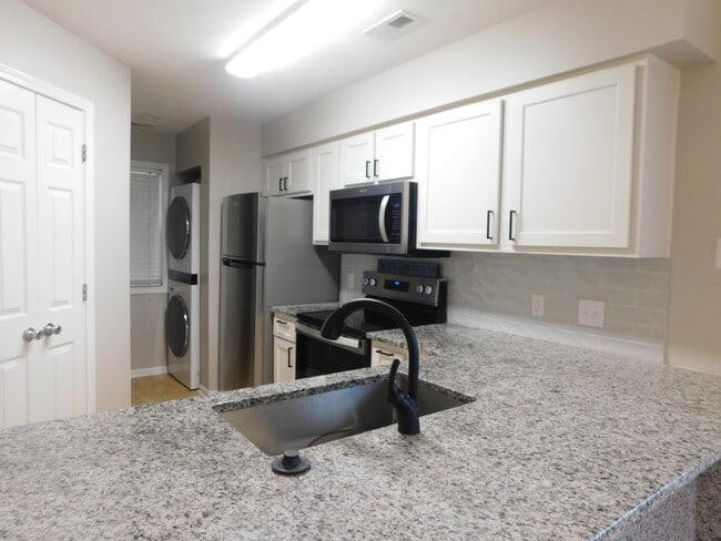 Building Photo - 517 White River Dr