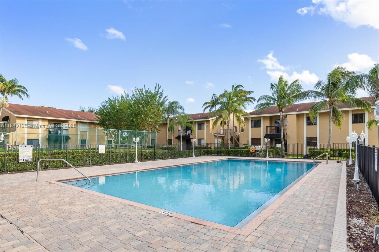 Foto principal - 6013 10th Ave N