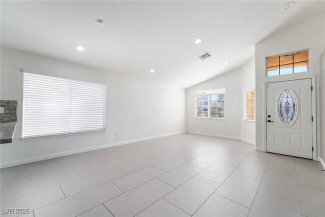 Foto del edificio - 9216 Sun Rose Ave
