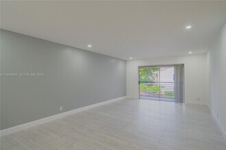 Building Photo - 2830 Riverside Dr