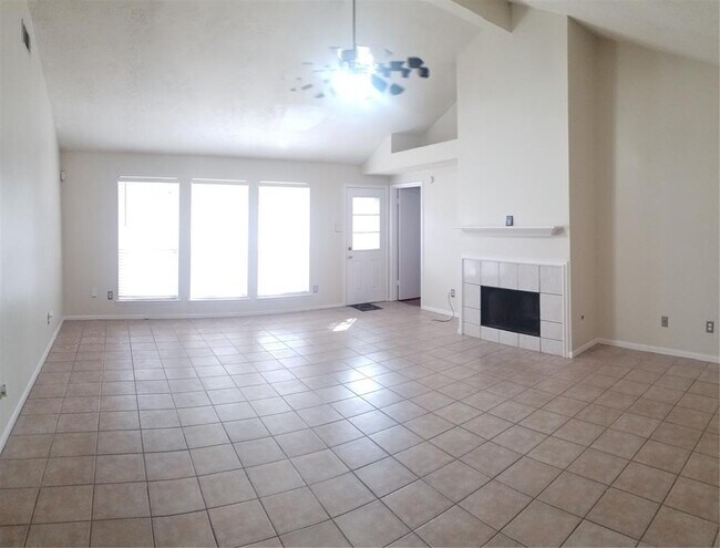 Foto del edificio - 6326 Northmark Dr