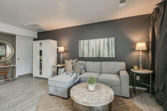 Foto del edificio - 830 E Maryland Ave