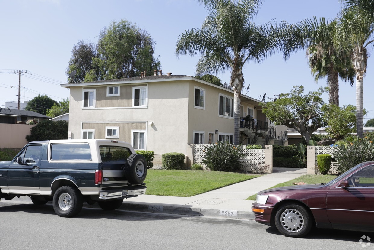 Building Photo - 2265-2267 Canyon Dr