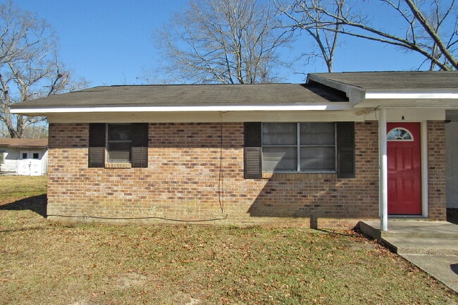 Building Photo - Private 2BR/1BA Duplex with Washer/Dryer H...