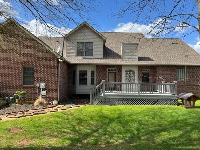 Foto del edificio - City of Maryville 37803 - SHORT TERM lease considered! Furnished! - 4 bedroom, 3.5 bath home - Ca...