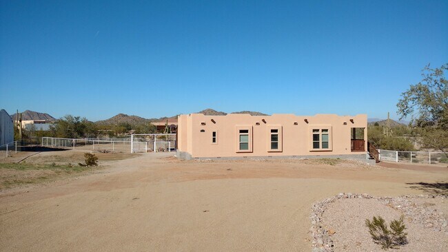 Foto del edificio - COMING SOON - HORSE PROPERTY ON LAND!!!!