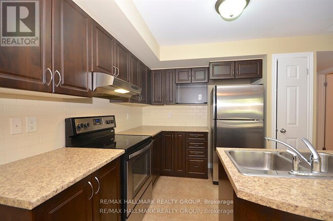 Building Photo - 205 Bluestone Private