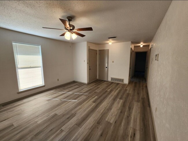 Building Photo - 10525 Big Thicket Dr